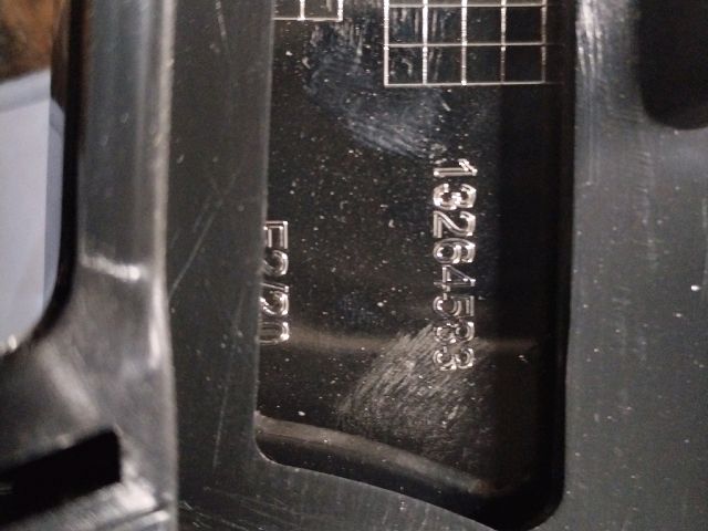 bontott OPEL ASTRA J Hűtőrács