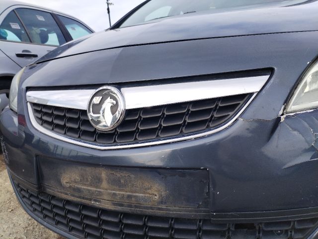 bontott OPEL ASTRA J Hűtőrács