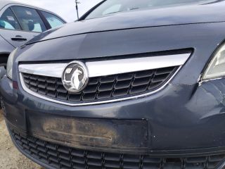 bontott OPEL ASTRA J Hűtőrács
