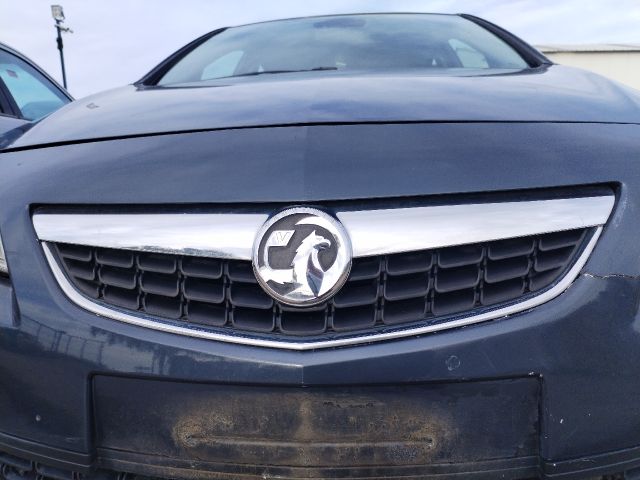 bontott OPEL ASTRA J Hűtőrács