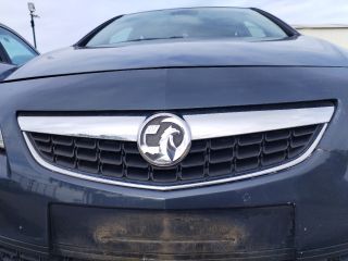 bontott OPEL ASTRA J Hűtőrács