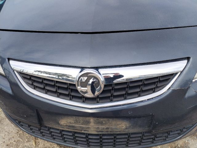 bontott OPEL ASTRA J Hűtőrács