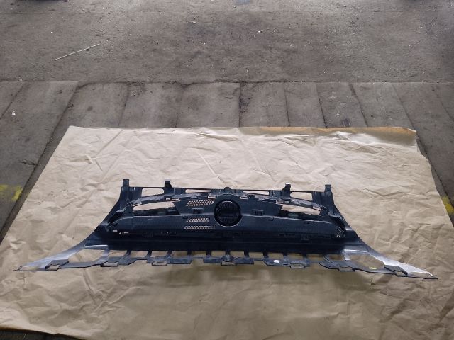 bontott OPEL ASTRA J Hűtőrács