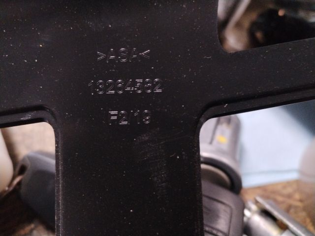 bontott OPEL ASTRA J Hűtőrács