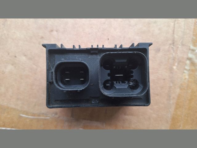 bontott OPEL ASTRA J Izzító Relé