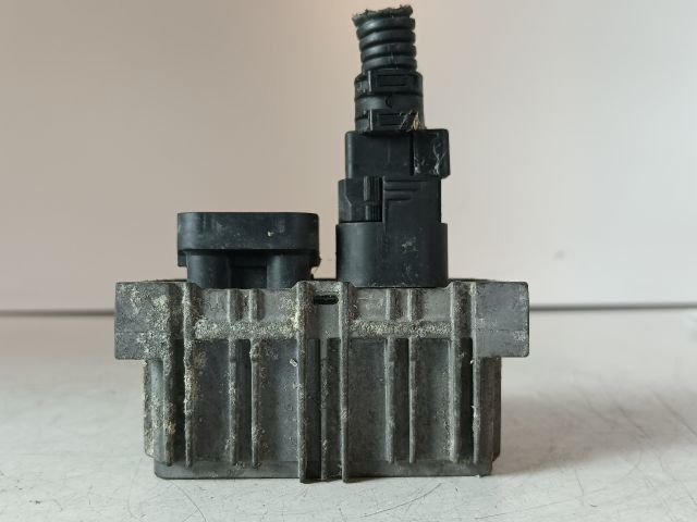 bontott OPEL ASTRA J Izzító Relé