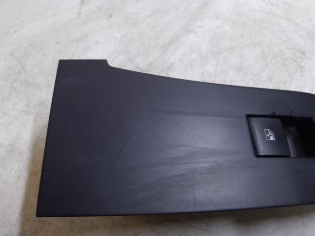 bontott OPEL ASTRA J Jobb első Ablakemelő Kapcsoló