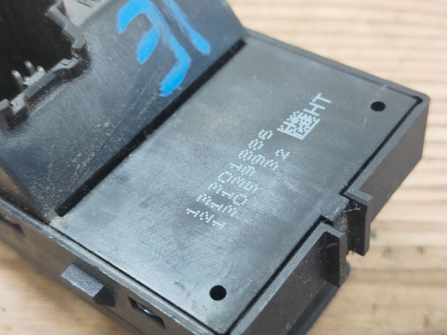 bontott OPEL ASTRA J Jobb első Ablakemelő Kapcsoló