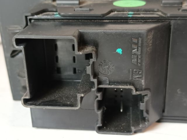 bontott OPEL ASTRA J Jobb első Ablakemelő Kapcsoló