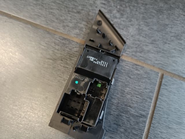 bontott OPEL ASTRA J Jobb első Ablakemelő Kapcsoló