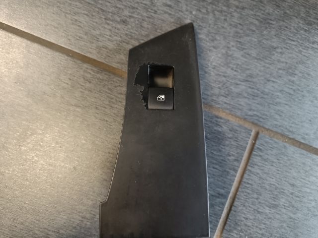 bontott OPEL ASTRA J Jobb első Ablakemelő Kapcsoló