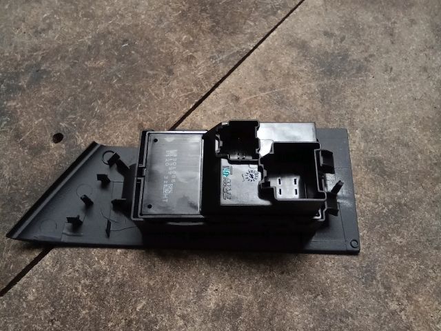 bontott OPEL ASTRA J Jobb első Ablakemelő Kapcsoló