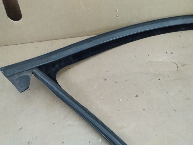 bontott OPEL ASTRA J Jobb első Ablakvezető Gumi