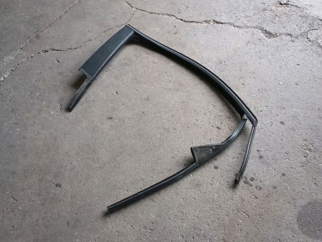 bontott OPEL ASTRA J Jobb első Ablakvezető Gumi