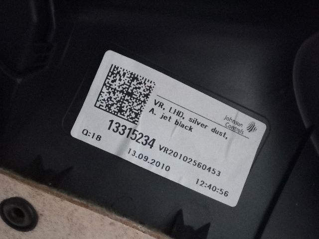 bontott OPEL ASTRA J Jobb első Ajtó Kárpit