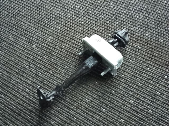 bontott OPEL ASTRA J Jobb első Ajtóhatároló