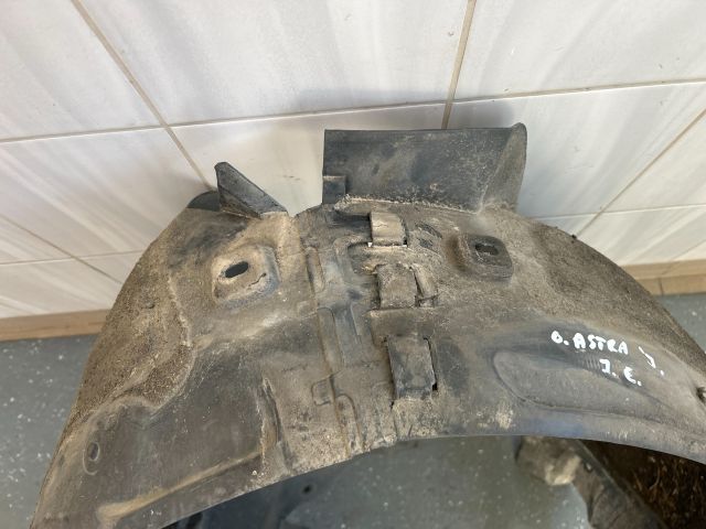 bontott OPEL ASTRA J Jobb első Dobbetét (Kerékjárati, Műanyag)