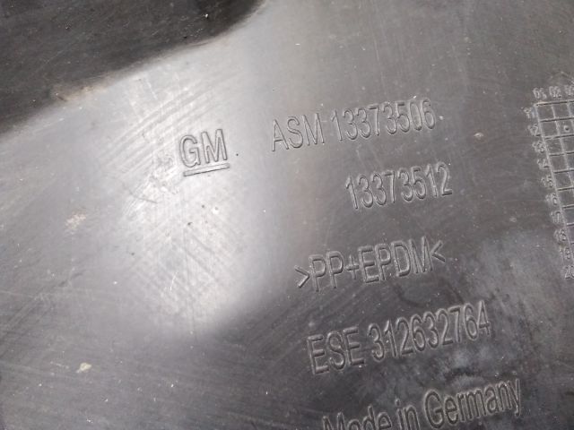 bontott OPEL ASTRA J Jobb első Dobbetét (Kerékjárati, Műanyag)