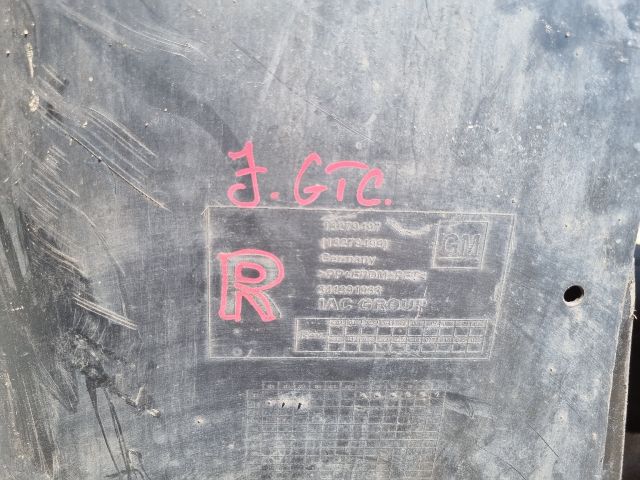 bontott OPEL ASTRA J Jobb első Első Dobbetét (Kerékjárati, Műanyag)