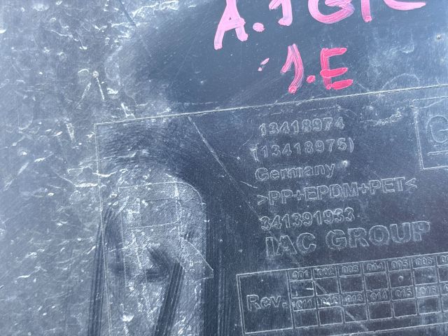 bontott OPEL ASTRA J Jobb első Első Dobbetét (Kerékjárati, Műanyag)