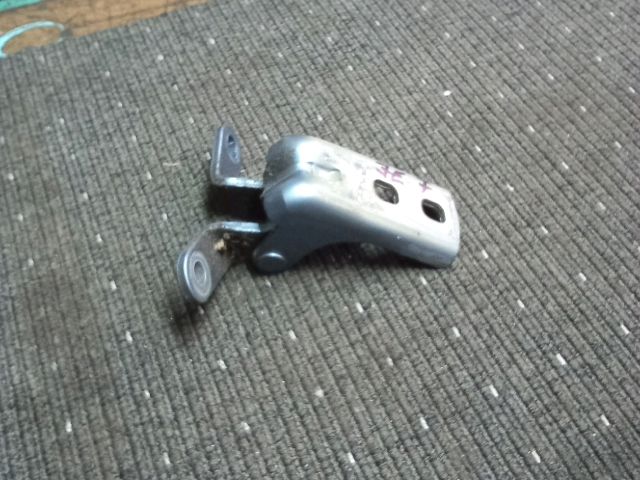 bontott OPEL ASTRA J Jobb első Felső Zsanér