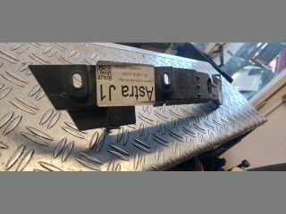 bontott OPEL ASTRA J Jobb első Lökhárító Tartó (Műanyag)