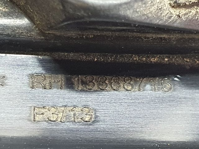 bontott OPEL ASTRA J Jobb első Lökhárító Vakborítás