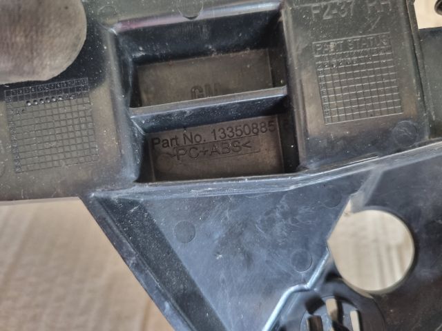 bontott OPEL ASTRA J Jobb első Oldal Lökhárító Tartó (Műanyag)