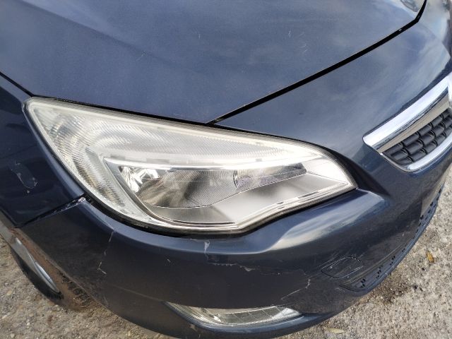 bontott OPEL ASTRA J Jobb Fényszóró