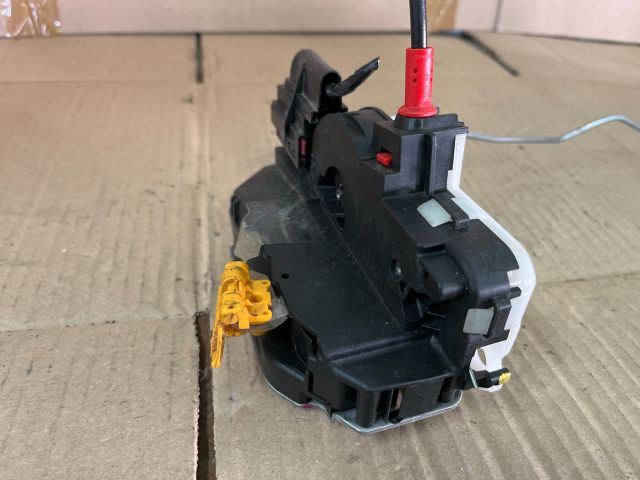 bontott OPEL ASTRA J Jobb hátsó Ajtózár