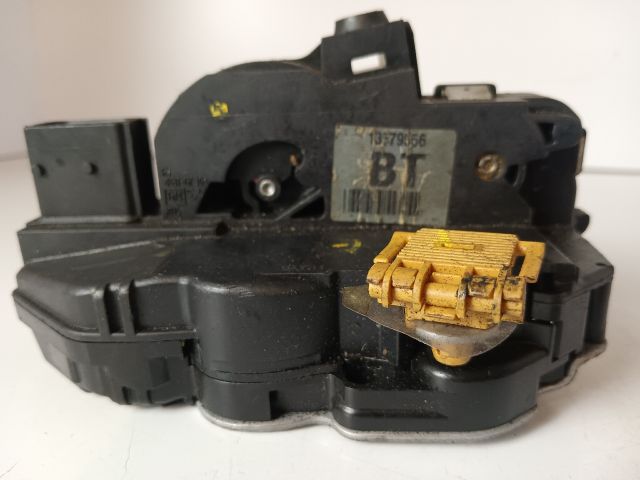 bontott OPEL ASTRA J Jobb hátsó Ajtózár