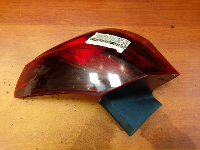 bontott OPEL ASTRA J Jobb Hátsó Lámpa