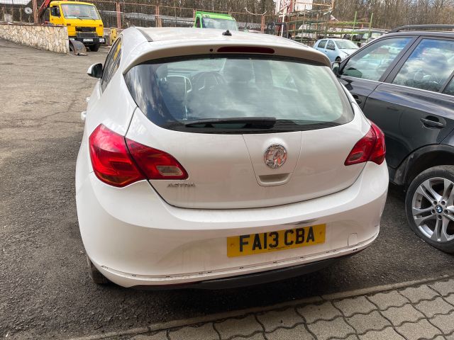 bontott OPEL ASTRA J Jobb hátsó Sárvédő