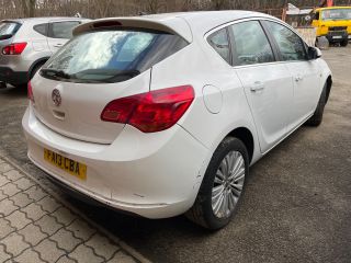 bontott OPEL ASTRA J Jobb hátsó Sárvédő