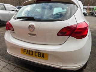 bontott OPEL ASTRA J Jobb hátsó Sárvédő