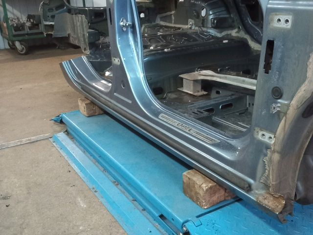 bontott OPEL ASTRA J Jobb Küszöb