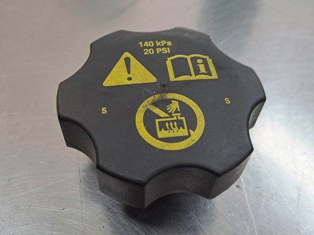 bontott OPEL ASTRA J Kiegyenlítőtartály Sapka