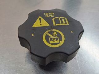 bontott OPEL ASTRA J Kiegyenlítőtartály Sapka