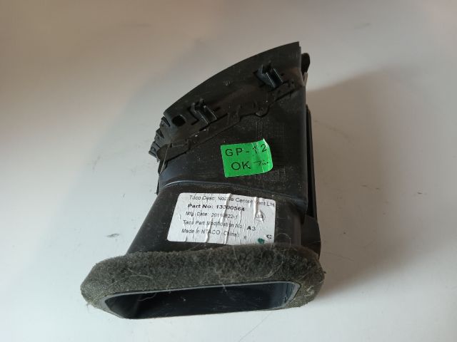 bontott OPEL ASTRA J Középső Bal Szellőző