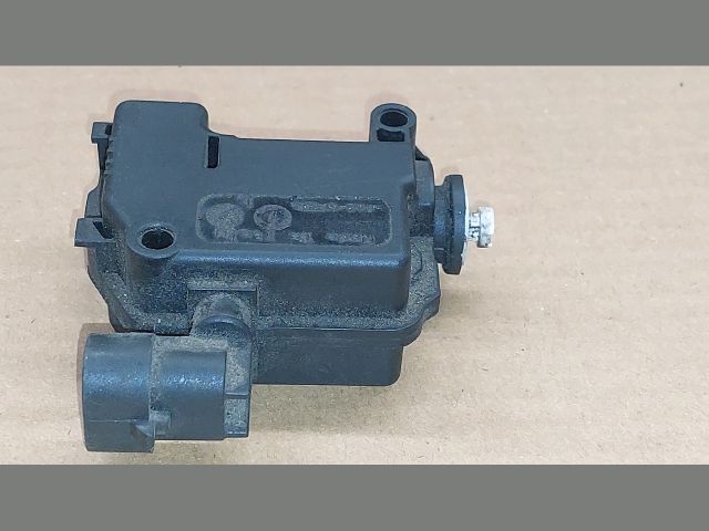 bontott OPEL ASTRA J Központizár Motor Tankajtó