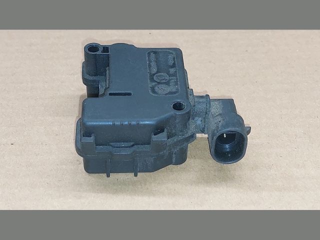 bontott OPEL ASTRA J Központizár Motor Tankajtó