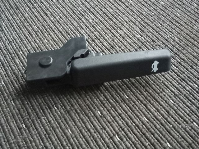 bontott OPEL ASTRA J Motorháztető Nyitó Kar / Gomb