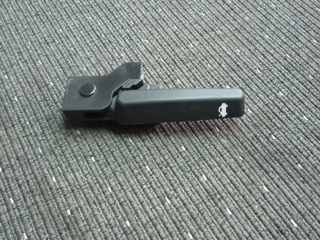 bontott OPEL ASTRA J Motorháztető Nyitó Kar / Gomb