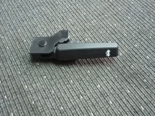 bontott OPEL ASTRA J Motorháztető Nyitó Kar / Gomb