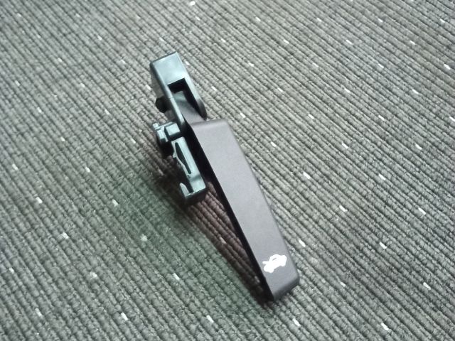 bontott OPEL ASTRA J Motorháztető Nyitó Kar / Gomb