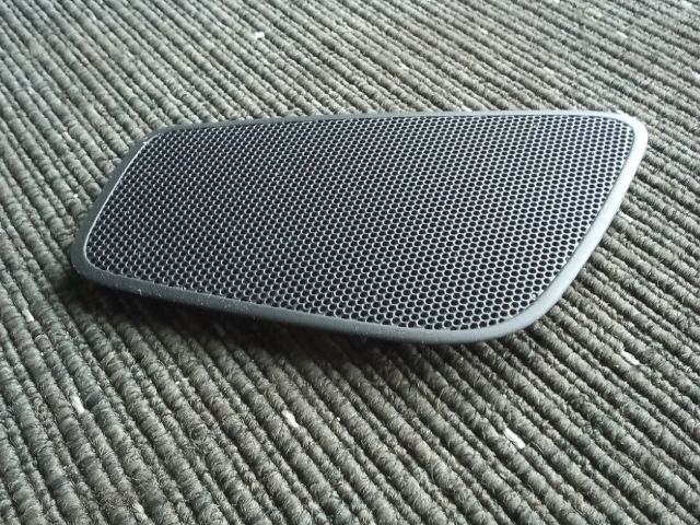bontott OPEL ASTRA J Műszerfal Jobb Hangszóró Burkolat