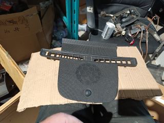 bontott OPEL ASTRA J Műszerfal Középső Hangszóró Burkolat