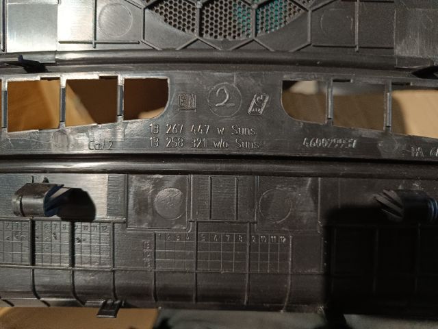 bontott OPEL ASTRA J Műszerfal Középső Hangszóró Burkolat