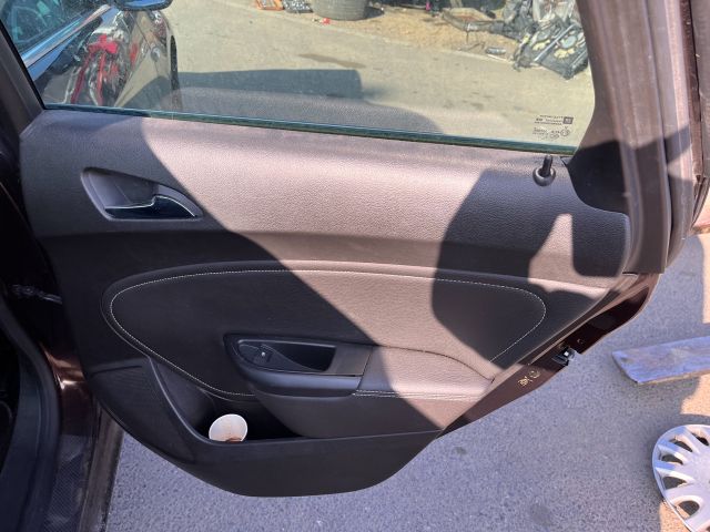 bontott OPEL ASTRA J Rádió / CD