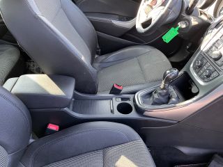 bontott OPEL ASTRA J Rádió / CD